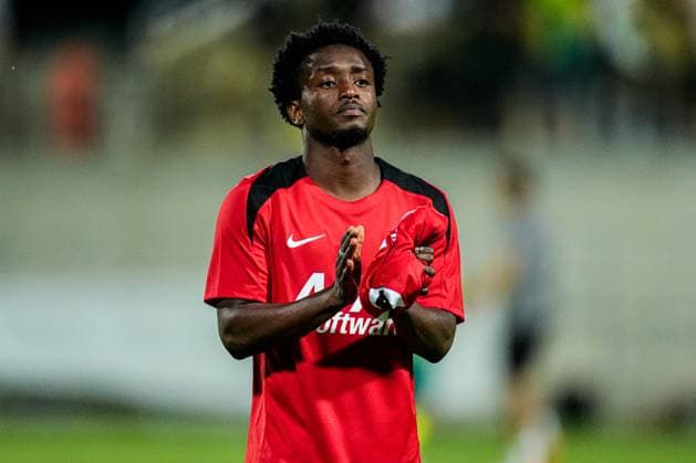 2025-10-02 AEK Larnaca FC v AZ Alkmaar - UEFA Conference League 2025 26 League Phase MD1 LARNACA, CYPRUS - OCTOBER 2: Ibrahim Sadiq of AZ Alkmaar thanks the fans during the UEFA Conference League 2025 26 League Phase MD1 match between AEK Larnaca FC and AZ Alkmaar at AEK Arena on October 2, 2025 in Larnaca, Cyprus. Larnaca AEK Arena Cyprus Content not available for redistribution in The Netherlands directly or indirectly through any third parties. Copyright: xEdxvanxdexPolx