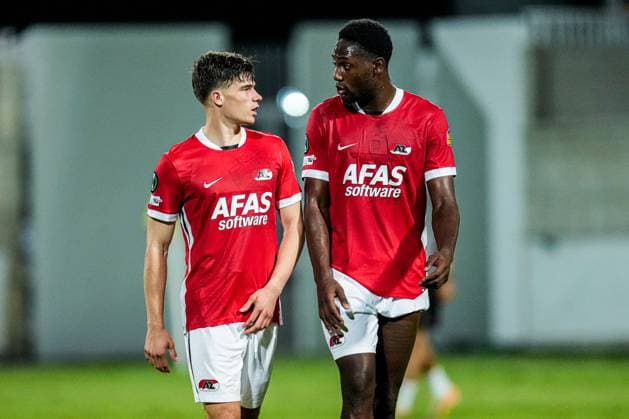 2025-10-02 AEK Larnaca FC v AZ Alkmaar - UEFA Conference League 2025 26 League Phase MD1 LARNACA, CYPRUS - OCTOBER 2: Wouter Goes of AZ Alkmaar, Lequincio Zeefuik of AZ Alkmaar talking during the UEFA Conference League 2025 26 League Phase MD1 match between AEK Larnaca FC and AZ Alkmaar at AEK Arena on October 2, 2025 in Larnaca, Cyprus. Larnaca AEK Arena Cyprus Content not available for redistribution in The Netherlands directly or indirectly through any third parties. Copyright: xEdxvanxdexPolx