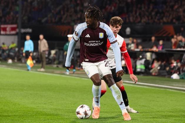 2025-10-02 Feyenoord v Aston Villa - UEFA Europa League, League phase, MD2 ROTTERDAM, NETHERLANDS - OCTOBER 2: Evann Guessand of Aston Villa is challenged by Jordan Bos of Feyenoord during the UEFA Europa League, League phase, MD2 match between Feyenoord and Aston Villa at Stadion Feijenoord on October 2, 2025 in Rotterdam, Netherlands. Rotterdam Stadion Feijenoord Netherlands Content not available for redistribution in The Netherlands directly or indirectly through any third parties. Copyright: xHansxvanxderxValkx
