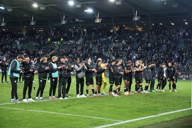 SOCCER - UEFA EL, Sturm vs Glasgow GRAZ,AUSTRIA,02.OCT.25 - SOCCER - UEFA Europa League, SK Sturm Graz vs Glasgow Rangers FC. Image shows the rejoicing Sturm.  GEPAxpictures xChrisxBauer