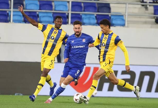 Maccabi Tel-Aviv FC and GNK Dinamo Zagreb - UEFA Europa League 2025 26 League Phase MD2 Dion Drena Beljo (C) of GNK Dinamo Zagreb battles for the ball with Mohamed Ali Camara (L) andi Heitor (R) of Maccabi Tel-Aviv during the UEFA Europa League 2025 26 League Phase MD2 match between Maccabi Tel-Aviv FC and GNK Dinamo Zagreb at TSC Arena on October 2, 2025 in Backa Topola, Serbia.  SlobodanxSandic PIXSELL