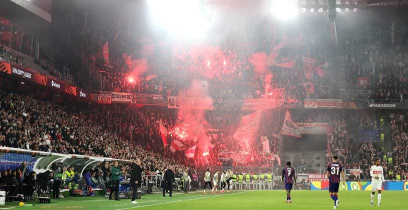 02 10 2025, Switzerland, Basel, soccer UEFA Europa League, FC Basel vs VfB Stuttgart, VfB fans, spectators, pyrotechnics, pyro, pyros, flames, smoke
