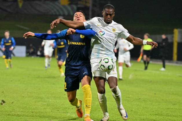 Celje, Slovenia, October 02nd 2025, Juanjo Nieto of Celje (L) in action against Derek Kutesa of AEK Athens (R) during the UEFA Conference League, League phase Matchday 1, between Celje (Slovenia) and AEK Athens (Greece) at Stadion Celje, Celje, Slovenia. (Photo by Igor Kupljenik Sports Press Photo) Copyright: xIgorxKupljenikx xSPPx Sportspressphoto_SPR36759