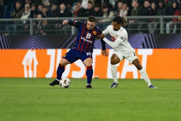 Switzerland UEFA Europa League 2025 26, FC Basel 1893 vs VfB Stuttgart St Jakob Park, Basel Xherdan Shaqiri 10 Basel in duel with Lorenz Assignon 22 Stuttgart Copyright: xKjetilxWaberx
