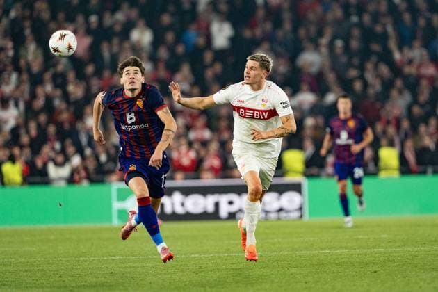 Switzerland UEFA Europa League 2025 26, FC Basel 1893 vs VfB Stuttgart St Jakob Park, Basel Moritz Broschinski 17 Basel in duel with Ramon Hendriks 3 Stuttgart Copyright: xKjetilxWaberx
