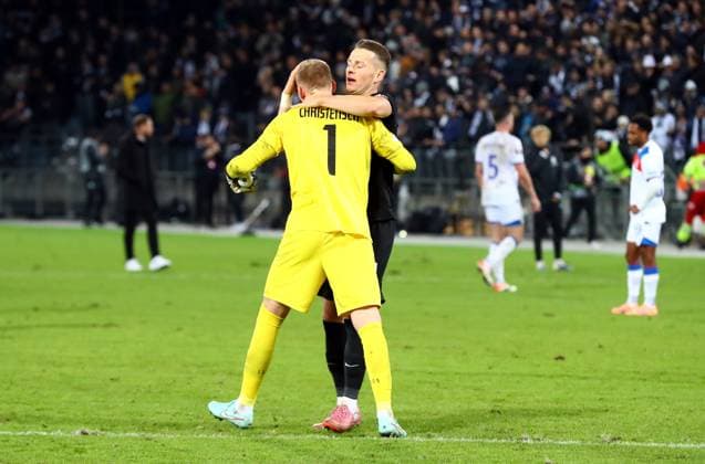 SK Sturm Graz v Rangers, Europa League, 2 October 2025 Sturm Graz goalkeeper Oliver Christensen is congratulated by Sturm Graz Dimitri Lavalee after his saves kept them in the game to win 2-1. Graz Austria Copyright: xDanxWestwellx xSportPix.org.ukx