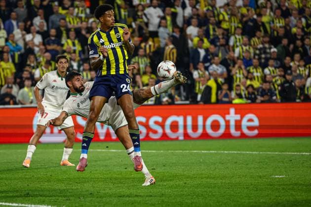 Fenerbahce vs Nice UEFA Europa League 2025-26 MD2 Jayden Oosterwolde of Fenerbahce SK in action during the match. Fenerbahce and Nice faced each other at UEFA Europa League 2025 26 League Phase MD2. The match took place in Ulker Fenerbahce Sukru Saracoglu Stadium on October 2, 2025. Istanbul Istanbul Turkey Copyright: xBurakxBasturkx