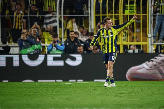 Fenerbahce vs Nice UEFA Europa League 2025-26 MD2 Kerem Akturkoglu of Fenerbahce SK makes a sign to the fans in the stands after first goal. Fenerbahce and Nice faced each other at UEFA Europa League 2025 26 League Phase MD2. The match took place in Ulker Fenerbahce Sukru Saracoglu Stadium on October 2, 2025. Istanbul Istanbul Turkey Copyright: xBurakxBasturkx