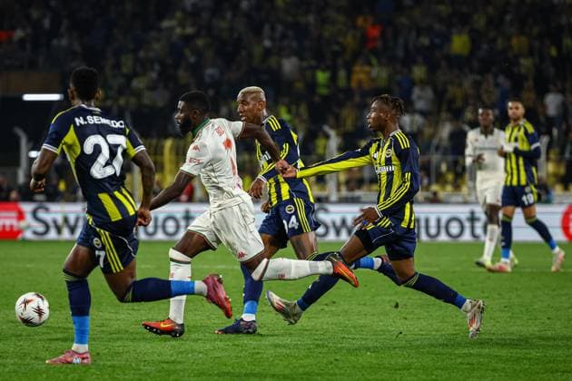 Fenerbahce vs Nice UEFA Europa League 2025-26 MD2 Jeremie Boga for OGC Nice tries to find his way through Fenerbahce™s defence. Fenerbahce and Nice faced each other at UEFA Europa League 2025 26 League Phase MD2. The match took place in Ulker Fenerbahce Sukru Saracoglu Stadium on October 2, 2025. Istanbul Istanbul Turkey Copyright: xBurakxBasturkx