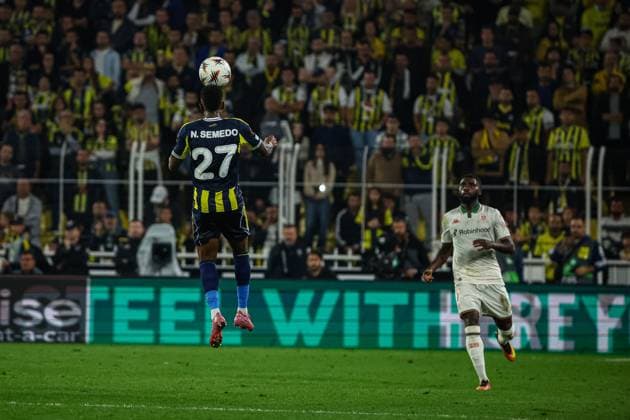 Fenerbahce vs Nice UEFA Europa League 2025-26 MD2 Nelson Semedo of Fenerbahce SK heads the ball during the match. Fenerbahce and Nice faced each other at UEFA Europa League 2025 26 League Phase MD2. The match took place in Ulker Fenerbahce Sukru Saracoglu Stadium on October 2, 2025. Istanbul Istanbul Turkey Copyright: xBurakxBasturkx