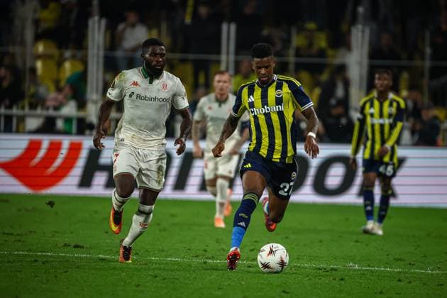 Fenerbahce vs Nice UEFA Europa League 2025-26 MD2 Nelson Semedo of Fenerbahce SK and Jeremie Boga for OGC Nice in action during the match. Fenerbahce and Nice faced each other at UEFA Europa League 2025 26 League Phase MD2. The match took place in Ulker Fenerbahce Sukru Saracoglu Stadium on October 2, 2025. Istanbul Istanbul Turkey Copyright: xBurakxBasturkx