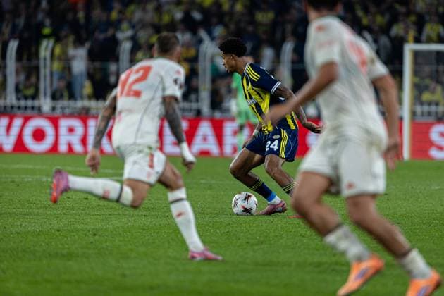 Fenerbahce vs Nice UEFA Europa League 2025-26 MD2 Jayden Oosterwolde of Fenerbahce SK in action during the match. Fenerbahce and Nice faced each other at UEFA Europa League 2025 26 League Phase MD2. The match took place in Ulker Fenerbahce Sukru Saracoglu Stadium on October 2, 2025. Istanbul Istanbul Turkey Copyright: xBurakxBasturkx