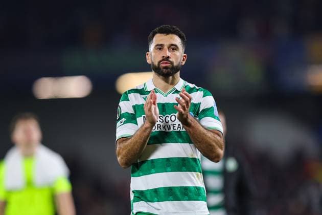 UEFA Europa Conference League Group Phase, Stadion Letna, Prague, Czech Republic 2 10 2025 Sparta Praha vs Shamrock Rovers Rovers Roberto Lopes applauds fans after the match Roberto Lopes applauds fans after the match 2 10 2025  Copyright: x INPHO RyanxByrnex RB1_9289
