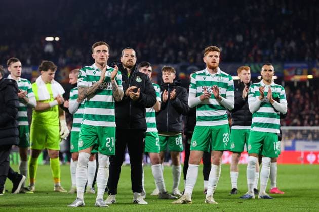 UEFA Europa Conference League Group Phase, Stadion Letna, Prague, Czech Republic 2 10 2025 Sparta Praha vs Shamrock Rovers Rovers players applauds fans after the match Rovers players applauds fans after the match 2 10 2025  Copyright: x INPHO RyanxByrnex RB2_6585