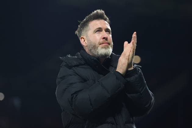 UEFA Europa Conference League Group Phase, Stadion Letna, Prague, Czech Republic 2 10 2025 Sparta Praha vs Shamrock Rovers Rovers Manager Stephen Bradley applauds fans after the match Stephen Bradley applauds fans after the match 2 10 2025  Copyright: x INPHO RyanxByrnex RB2_6779