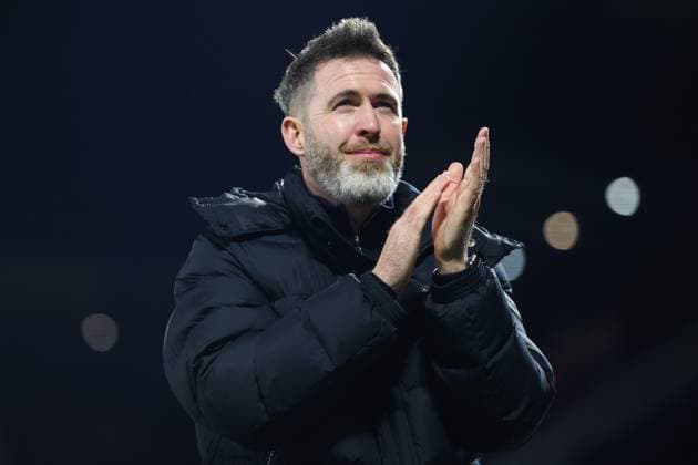 UEFA Europa Conference League Group Phase, Stadion Letna, Prague, Czech Republic 2 10 2025 Sparta Praha vs Shamrock Rovers Rovers Manager Stephen Bradley applauds fans after the match Stephen Bradley applauds fans after the match 2 10 2025  Copyright: x INPHO RyanxByrnex RB2_6851