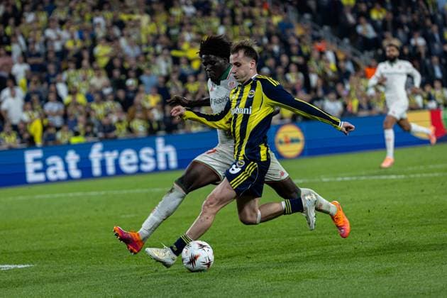 Fenerbahce vs Nice UEFA Europa League 2025-26 MD2 Kerem Akturkoglu of Fenerbahce SK protects the ball during the match. Fenerbahce and Nice faced each other at UEFA Europa League 2025 26 League Phase MD2. The match took place in Ulker Fenerbahce Sukru Saracoglu Stadium on October 2, 2025. Istanbul Istanbul Turkey Copyright: xBurakxBasturkx