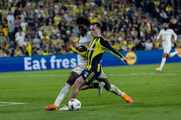 Fenerbahce vs Nice UEFA Europa League 2025-26 MD2 Kerem Akturkoglu of Fenerbahce SK protects the ball during the match. Fenerbahce and Nice faced each other at UEFA Europa League 2025 26 League Phase MD2. The match took place in Ulker Fenerbahce Sukru Saracoglu Stadium on October 2, 2025. Istanbul Istanbul Turkey Copyright: xBurakxBasturkx