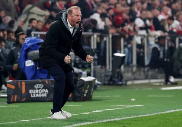 02 10 2025, Switzerland, Basel, Football UEFA Europa League, FC Basel vs VfB Stuttgart, FC coach Ludovig Magnin is happy and shouts, clenches his fists