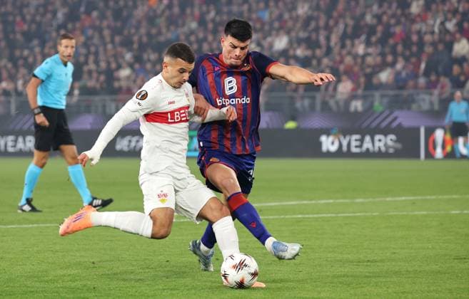 02 10 2025, Switzerland, Basel, Football UEFA Europa League, FC Basel vs VfB Stuttgart, Badredine Bouanani VfB , Flavius Daniliuc FC