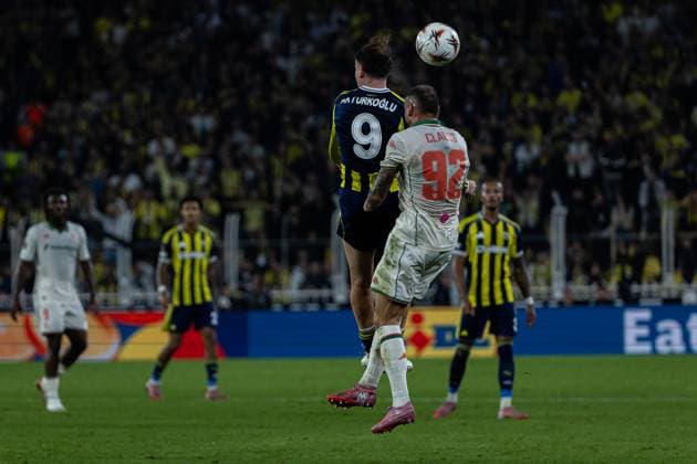 Fenerbahce vs Nice UEFA Europa League 2025-26 MD2 Kerem Akturkoglu of Fenerbahce SK heads the ball during the match. Fenerbahce and Nice faced each other at UEFA Europa League 2025 26 League Phase MD2. The match took place in Ulker Fenerbahce Sukru Saracoglu Stadium on October 2, 2025. Istanbul Istanbul Turkey Copyright: xBurakxBasturkx