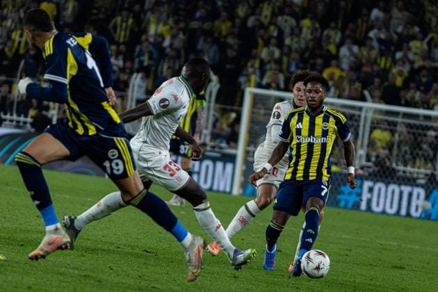 Fenerbahce vs Nice UEFA Europa League 2025-26 MD2 Fred of Fenerbahce SK pass the ball during the match. Fenerbahce and Nice faced each other at UEFA Europa League 2025 26 League Phase MD2. The match took place in Ulker Fenerbahce Sukru Saracoglu Stadium on October 2, 2025. Istanbul Istanbul Turkey Copyright: xBurakxBasturkx