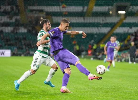 Gustaf Lagerbielke of SC Braga under pressure from Marcelo Saracchi of Celtic Celtic v Braga, UEFA Europa League, Group Stage, Football, Celtic Park, Glasgow, Scotland, UK - 02 Oct 2025Glasgow Celtic Park Scotland United Kingdom EDITORIAL USE ONLY No use with unauthorised audio, video, data, fixture lists, club league logos or live services. Online in-match use limited to 120 images, no video emulation. No use in betting, games or single club league player publications. Copyright: xStuartxWallace Shutterstockx 15504055dz
