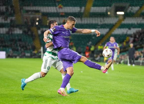 Gustaf Lagerbielke of SC Braga under pressure from Marcelo Saracchi of Celtic Celtic v Braga, UEFA Europa League, Group Stage, Football, Celtic Park, Glasgow, Scotland, UK - 02 Oct 2025Glasgow Celtic Park Scotland United Kingdom EDITORIAL USE ONLY No use with unauthorised audio, video, data, fixture lists, club league logos or live services. Online in-match use limited to 120 images, no video emulation. No use in betting, games or single club league player publications. Copyright: xStuartxWallace Shutterstockx 15504055eb