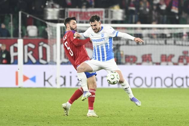 Marko Bulat (RAK) and Anzor Mekvabishvili (UNI) during match the UEFA Conference League between Rakow Czestochowa vs Universitatea Craiova at the ArcelorMittal Park in Sosnowiec, Poland on October 2, 2025  Copyright: xMichalxDubiel IPAxSportx xipa-agency.netx xx IPA_66062406 IPA_Agency_IPA66062406