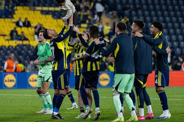 Fenerbahce vs Nice UEFA Europa League 2025-26 MD2 Fenerbahce s players celebrate victory. Fenerbahce and Nice faced each other at UEFA Europa League 2025 26 League Phase MD2. The match took place in Ulker Fenerbahce Sukru Saracoglu Stadium on October 2, 2025. Istanbul Istanbul Turkey Copyright: xBurakxBasturkx
