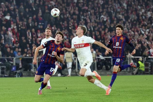 02 10 2025, xrekx, Football UEFA Europa League, FC Basel VfB Stuttgart v l Moritz Broschinski FC Basel 1893 Ramon Hendriks VfB Stuttgart Zweikampf, Aktion, action, battle for the ball DFL DFB REGULATIONS PROHIBIT ANY USE OF PHOTOGRAPHS as IMAGE SEQUENCES and or QUASI VIDEO basel