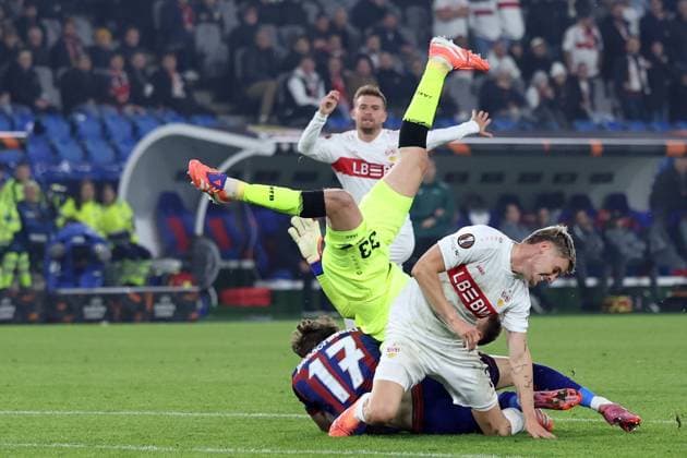 02 10 2025, xrekx, Football UEFA Europa League, FC Basel VfB Stuttgart v l Alexander Nübel Nuebel VfB Stuttgart Moritz Broschinski FC Basel 1893 Ramon Hendriks VfB Stuttgart Zweikampf, Aktion, action, battle for the ball DFL DFB REGULATIONS PROHIBIT ANY USE OF PHOTOGRAPHS as IMAGE SEQUENCES and or QUASI VIDEO basel