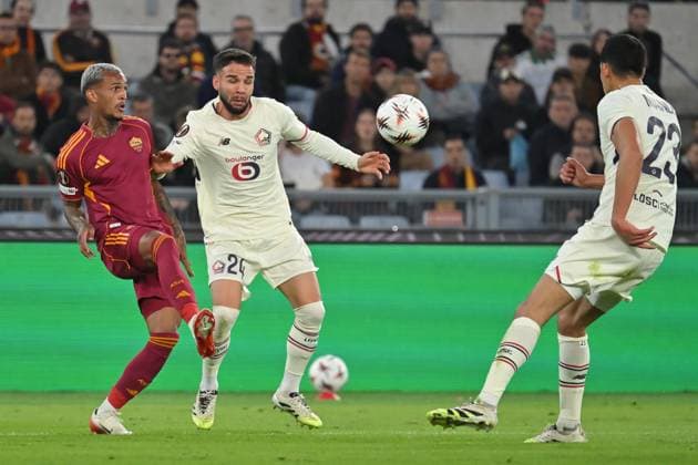 Soccer, Europa League match, AS Roma v Lille Moraes Ferreira da Silva Wesley of AS Roma,Calvin Verdonk of Losc Lille,Aissa Mandi of Losc Lille during the Europa League match between AS Roma v Lille at Olimpico stadium in Rome, Italy, Oct 02nd, 2025. Imago-Images Emmefoto Copyright: xImago-Images Emmefotox