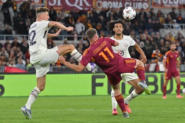 Soccer, Europa League match, AS Roma v Lille Thomas Meunier of Losc Lille,Evan Ferguson of AS Roma during the Europa League match between AS Roma v Lille at Olimpico stadium in Rome, Italy, Oct 02nd, 2025. Imago-Images Emmefoto Copyright: xImago-Images Emmefotox