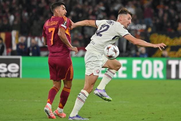 Soccer, Europa League match, AS Roma v Lille Lorenzo Pellegrini of AS Roma,Thomas Meunier of Losc Lille during the Europa League match between AS Roma v Lille at Olimpico stadium in Rome, Italy, Oct 02nd, 2025. Imago-Images Emmefoto Copyright: xImago-Images Emmefotox