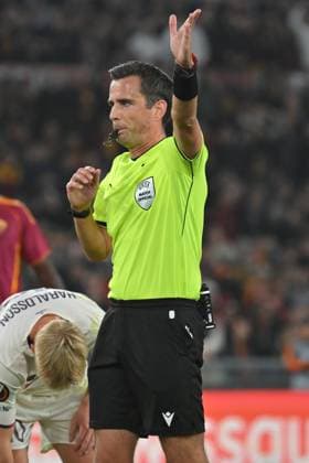 Soccer, Europa League match, AS Roma v Lille Referee Erik Lambrechts during the Europa League match between AS Roma v Lille at Olimpico stadium in Rome, Italy, Oct 02nd, 2025. Imago-Images Emmefoto Copyright: xImago-Images Emmefotox