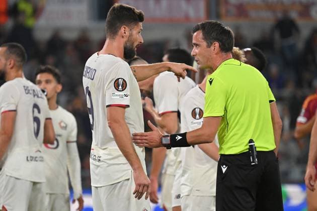 Soccer, Europa League match, AS Roma v Lille Olivier Giroud of Losc Lille,Referee Erik Lambrechts during the Europa League match between AS Roma v Lille at Olimpico stadium in Rome, Italy, Oct 02nd, 2025. Imago-Images Emmefoto Copyright: xImago-Images Emmefotox