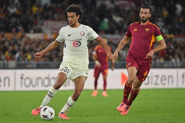 Soccer, Europa League match, AS Roma v Lille Ayyoub Bouaddi of Losc Lille,Bryan Cristante of AS Roma during the Europa League match between AS Roma v Lille at Olimpico stadium in Rome, Italy, Oct 02nd, 2025. Imago-Images Emmefoto Copyright: xImago-Images Emmefotox