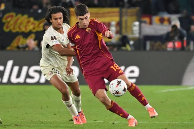 Soccer, Europa League match, AS Roma v Lille Ayyoub Bouaddi of Losc Lille,Matias Soule of AS Roma during the Europa League match between AS Roma v Lille at Olimpico stadium in Rome, Italy, Oct 02nd, 2025. Imago-Images Emmefoto Copyright: xImago-Images Emmefotox
