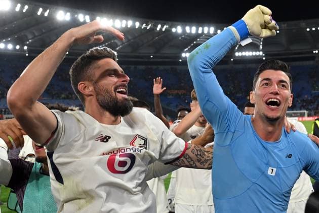 Soccer, Europa League match, AS Roma v Lille Olivier Giroud of Losc Lille,Berke Ozer of Losc Lille celebrating the victory at the end of the match during the Europa League match between AS Roma v Lille at Olimpico stadium in Rome, Italy, Oct 02nd, 2025. Imago-Images Emmefoto Copyright: xImago-Images Emmefotox