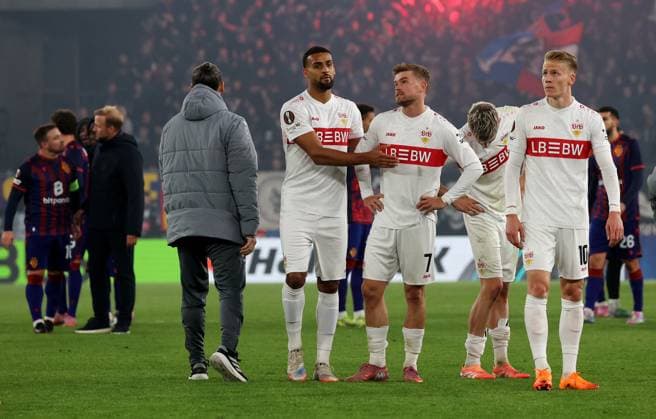 02 10 2025, Switzerland, Basel, Football UEFA Europa League, FC Basel vs VfB Stuttgart, f l Josha Vagnoman, Maximilian Mittelstädt, Ramon Hendriks, Chris Führich disappoints VfB