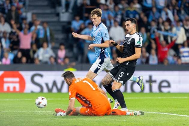 Real Club Celta v PAOK FC - UEFA Europa League 2025 26 League Phase MD2 VIGO, SPAIN - OCTOBER 02: Williot Swedberg of RC Celta de Vigo shooting to goal during to the UEFA Europa League 2025 26 League Phase MD2 match between Real Club Celta and PAOK FC at Estadio Abanca-Balaidos on October 02, 2025 in Vigo, Spain. (Photo by Diego Simon Photo Players Images Magara Press) Vigo Estadio Abanca-Balaidos Spain Copyright: xDiegoxSimonx