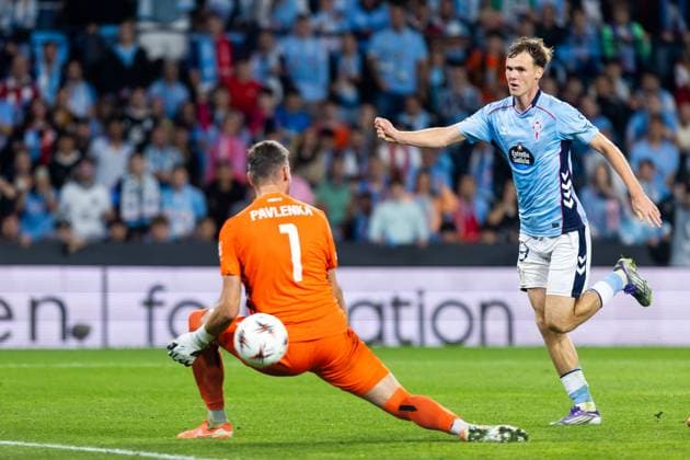 Real Club Celta v PAOK FC - UEFA Europa League 2025 26 League Phase MD2 VIGO, SPAIN - OCTOBER 02: Williot Swedberg of RC Celta de Vigo scoring his team s third goal during to the UEFA Europa League 2025 26 League Phase MD2 match between Real Club Celta and PAOK FC at Estadio Abanca-Balaidos on October 02, 2025 in Vigo, Spain. (Photo by Diego Simon Photo Players Images Magara Press) Vigo Estadio Abanca-Balaidos Spain Copyright: xDiegoxSimonx