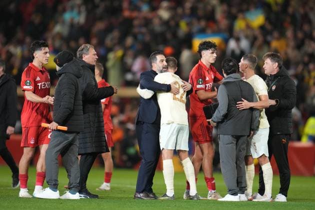 Aberdeen players and Shakhtar Donetsk players after the match Aberdeen vs Shakhtar Donetsk, UEFA Conference League, Group Stage, Football, Pittodrie, Aberdeen, Scotland, UK - 02 Oct 2025Aberdeen Pittodrie Scotland United Kingdom EDITORIAL USE ONLY No use with unauthorised audio, video, data, fixture lists, club league logos or live services. Online in-match use limited to 120 images, no video emulation. No use in betting, games or single club league player publications. Copyright: xPetexSummers Shutterstockx 15504060ew