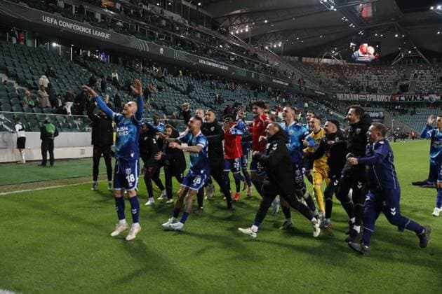 Legia Warszawa v Samsunspor - UEFA Conference League WARSAW, POLAND - OCTOBER 02: Players of Samsunspor celebrate after winning the UEFA Conference League match between Legia Warszawa and Samsunspor at Marshall Jozef Pilsudsk Stadium in Warsaw, Poland on October 02, 2025. Fatih Mehmet Kurkcu Anadolu Warsaw Poland. Editorial use only. Please get in touch for any other usage.  Copyright: x2025xAnadoluxFatihxMehmetxKurkcux