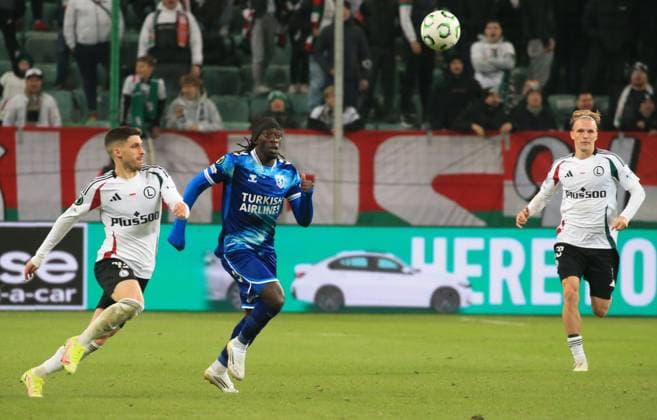 Legia Warszawa v Samsunspor - UEFA Conference League WARSAW, POLAND - OCTOBER 02: Coulibaly (C) of Samsunspor in action during UEFA Conference League match between Legia Warszawa and Samsunspor at Marshall Jozef Pilsudsk Stadium in Warsaw, Poland on October 02, 2025. Fatih Mehmet Kurkcu Anadolu Warsaw Poland. Editorial use only. Please get in touch for any other usage.  Copyright: x2025xAnadoluxFatihxMehmetxKurkcux
