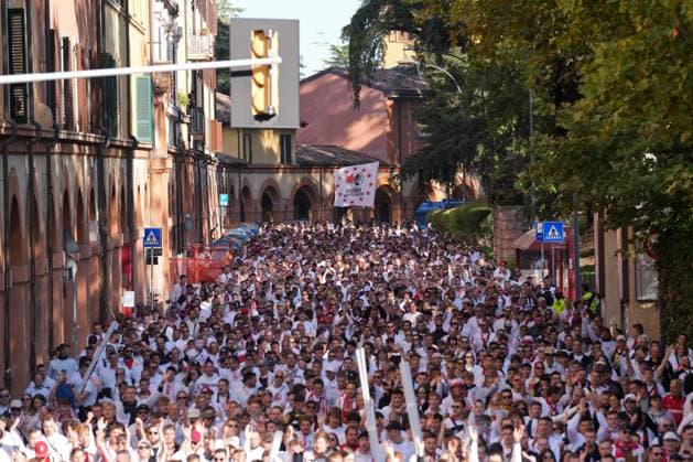Fan march, Fans, Ultras , Italy, Football, UEFA Europa League, Matchday 2, League phase, 2025 2026, Bologna FC vs SC Freiburg, 02 10 2025, Stadio Renato Dall™Ara, Bologna, Italy Bologna Stadio Renato Dall™Ara Emilia Romagna Italy Copyright: xArnexAmbergx