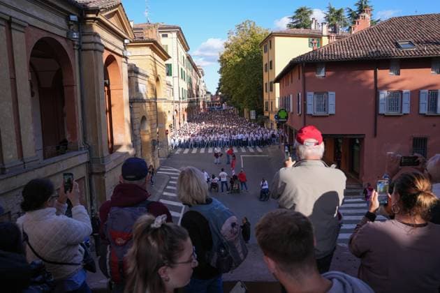 Great interest in the fan march, fans, Ultras, Italy, football, UEFA Europa League, matchday 2, league phase, 2025 2026, Bologna FC vs SC Freiburg, 02 10 2025, Stadio Renato Dall™Ara, Bologna, Italy Bologna Stadio Renato Dall™Ara Emilia Romagna Italy Copyright: xArnexAmbergx
