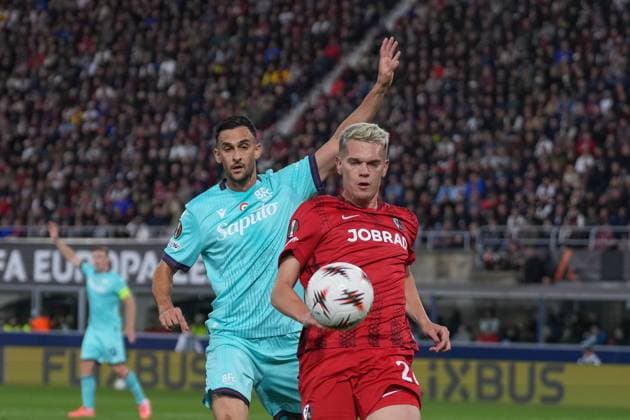Matthias Ginter SC Freiburg, 28 on the ball , Italy, Football, UEFA Europa League, Matchday 2, League Phase, 2025 2026, Bologna FC vs SC Freiburg, 02 10 2025, Stadio Renato Dall™Ara, Bologna, Italy Bologna Stadio Renato Dall™Ara Emilia Romagna Italy Copyright: xArnexAmbergx