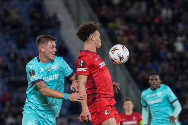 Derry Scherhant SC Freiburg, 07 on the ball, Emil Holm FC Bologna, 02 , Italy, Football, UEFA Europa League, Matchday 2, League phase, 2025 2026, Bologna FC vs SC Freiburg, 02 10 2025, Stadio Renato Dall™Ara, Bologna, Italy Bologna Stadio Renato Dall™Ara Emilia Romagna Italy Copyright: xArnexAmbergx